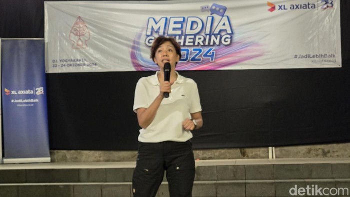 Direktur & Chief Enterprise Business & Corporate Affairs XL Axiata, Yessie D Yosetya