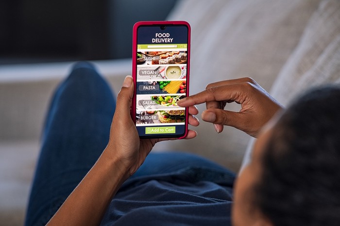 Duh! Pria Ini Nekat Menguntit Mantan Kekasih Pakai Aplikasi Makanan Online
