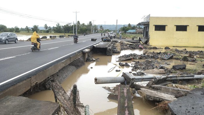 Debris from a damaged road and electric posts caused by Tropical Trami, locally named Kristine, in Polangui, Albay province, Philippines on Oct. 23, 2024. (AP Photo/John Michael Magdasoc)