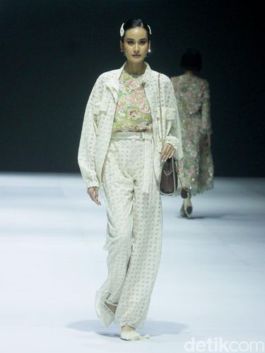 Foto Koleksi Metro dept Store di JFW 2025