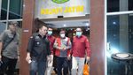 Potret Trio Hakim Pembebas Ronald Tanur dengan Tangan Terborgol