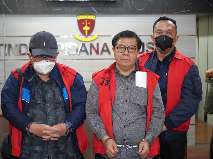 Trio hakim PN Surabaya ditahan di Kejati Jatim setelah terjaring OTT kasus vonis bebas Ronald Tannur