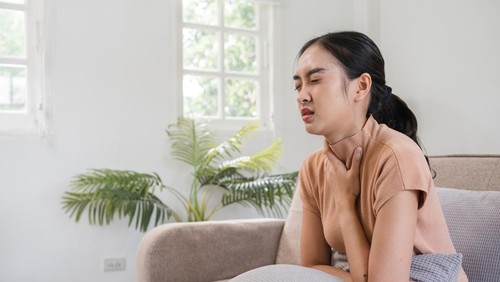 Ilustrasi Asam Lambung Naik ke Tenggorokan