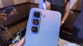 Varian Hot 50 5G juga mengusung kamera 50 MP yang menggunakan sensor Sony IMX582. Infinix Hot 50 dibanderol dengan harga mulai dari Rp 1.699.000, sedangkan Infinix Hot 50 5G dijual dengan harga Rp 2.399.000. Foto: Virgina Maulita Putri/detikINET