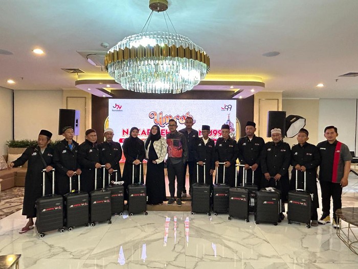 J99 Corp berangkatkan 30 orang ibadah umrah.