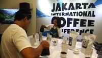 Ada beberapa kompetisi kopi yang disiapkan untuk mengasah kemampuan para barista yang ingin naik level.  