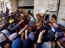 Jangan Lagi Buang Makanan, Lihat Nih Warga Gaza Antre Roti