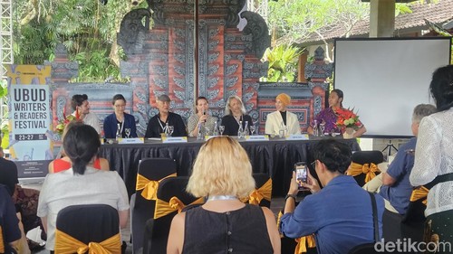 Jumpa pers Ubud Writers & Readers Festival (UWRF) 2024 di Museum Puri Lukisan, Ubud, Rabu (23/10/2024). (Putu Krista/detikBali)