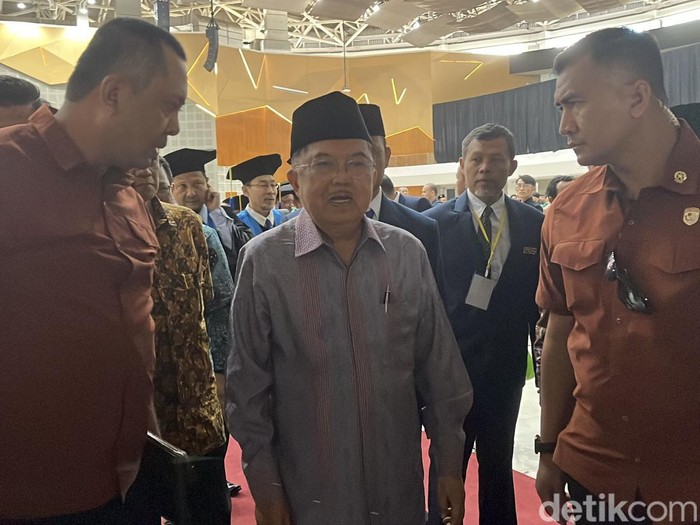 Jusuf Kalla (JK) saat ditemui wartawan di Edutorium UMS, Kabupaten Sukoharjo, Kamis (24/10/2024).