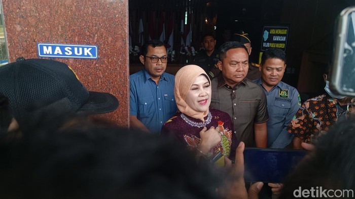 Kajati Jatim Mia Amiati