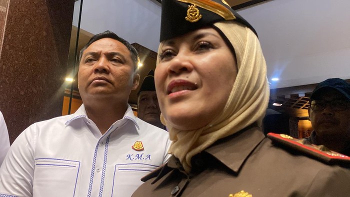 Kajati Jatim Mia Amiati