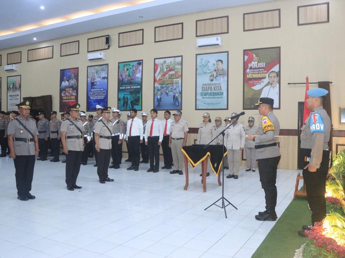 Kapolres Blitar Pimpin Sertijab 2 Kapolsek, Ini Pesannya