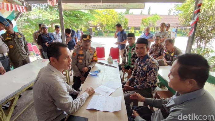 Kapolres Serang mediasi ahli waris dengan pihak SDN 1 Petir (Bahtiar Rifai/detikcom)