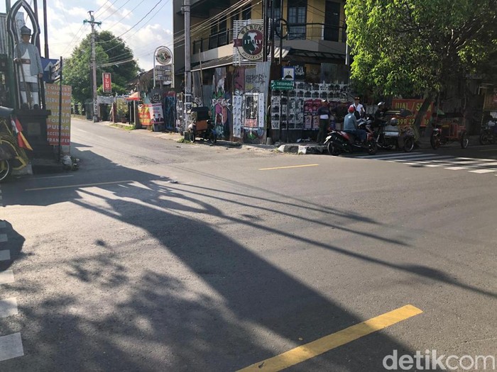 Kawasan perempatan Jalan Prawirotaman-Parangtritis, Brontokusuman, Kota Jogja, Kamis (24/10/2024). Di kawasan ini merupakan TKP penusukan dan penganiayaan.