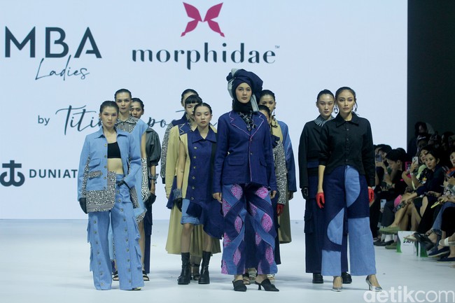 Paula tetap profesional melakoni pekerjaannya, meskipun sedang menghadapi masalah rumah tangga. Siang hari sebelum tampil, dia harus menghadiri sidang cerai dengan Baim Wong. Foto: Mohammad Abduh/detikcom