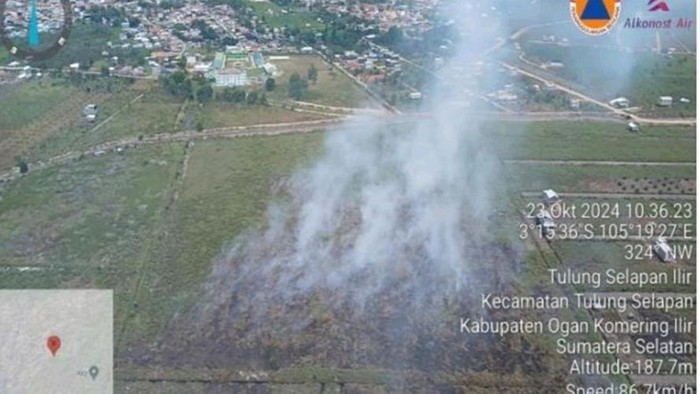 Kondisi karhutla di Tulung Selapan, OKI terpantau dari udara mendekati permukiman Warga
