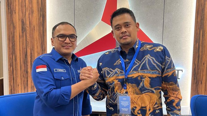 Koordinator Juru Bicara Tim Pemenangan Bobby-Surya, Yudha Johansyah, bersama Bobby Nasution (Dok. Istimewa)
