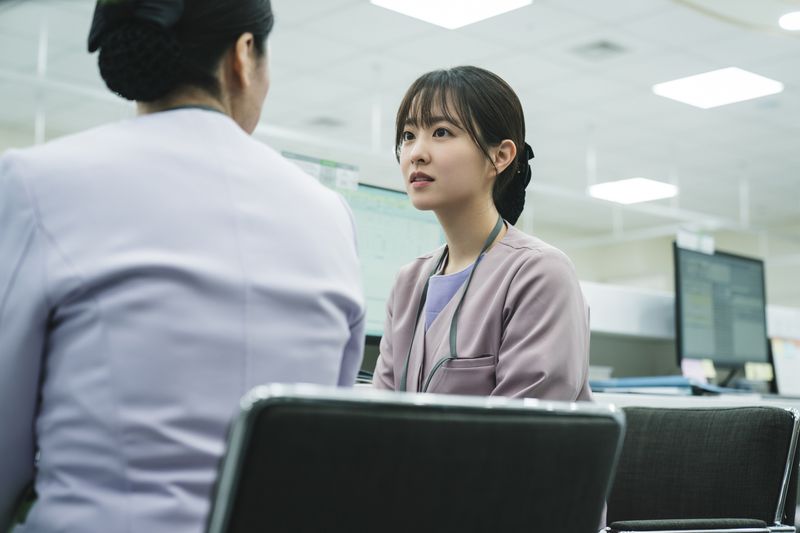 Park Bo Young di drama Korea terbaru Disney+ Light Shop.