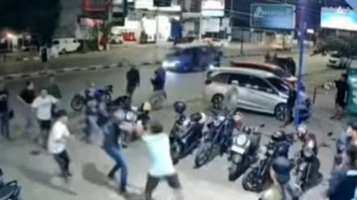 Pemuda berinisial MA (19) di Makassar, Sulawesi Selatan (Sulsel), menikam seorang pengunjung warung makan pria inisial AA (36)