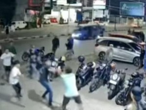 Detik-detik Pria Makassar Tikam Pengunjung Warung Makan Usai Saling Tatap