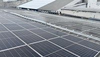 PT Lippo Malls Indonesia (LMI) berkomitmen untuk mengurangi emisi karbon yang menjadi salah satu penyebab pemanasan global dengan menerapkan teknologi solar panel guna menghasilkan penghematan energi. Penghematan ini setara dengan pengurangan 917 ton CO2 setiap tahunnya dan setara dengan penanaman 24.000 pohon setiap tahunnya.