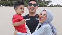 Medina Zein ditahan setelah terlibat kasus pencemaran nama baik. Saat itu dirinya dilaporkan oleh Marissya Icha dan Uci Flowdea gegara penipuan tas palsu. Foto: Instagram/medinazein