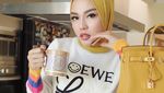 Gaya Mentereng Medina Zein Saat Ngopi Bareng Suami