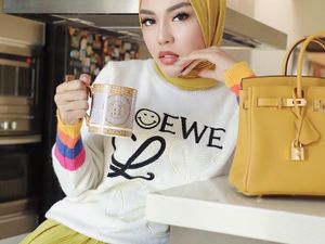 Gaya Mentereng Medina Zein Saat Ngopi Bareng Suami