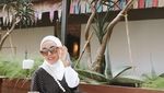 Gaya Mentereng Medina Zein Saat Ngopi Bareng Suami