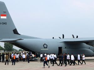 Pengalaman Tak Biasa Menteri-menteri Tegang Naik Hercules