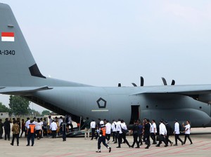 Pengalaman Tak Biasa Menteri-menteri Tegang Naik Hercules
