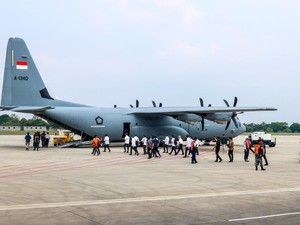 Dari Magelang, Menteri Naik Pesawat TNI AU-Wamen Hercules Kembali ke Jakarta