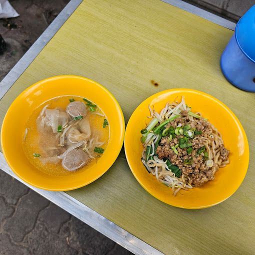 Mie ayam Rp 10.000