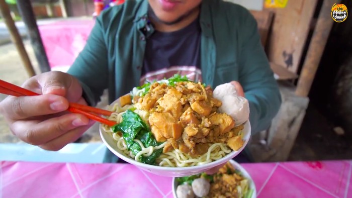 Mie ayam Rp 10.000