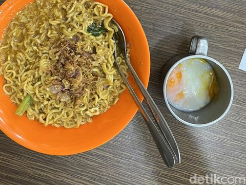 Warkop Agam, salah satu tempat makan yang menyajikan menu mie bangladesh.