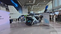 Kendaraan futuristik itu tanpa setir kemudi. Land and Air Vehicle itu disebut sudah menyelesaikan uji coba penerbangan jarak 80 kilometer. Foto: Ridwan Arifin