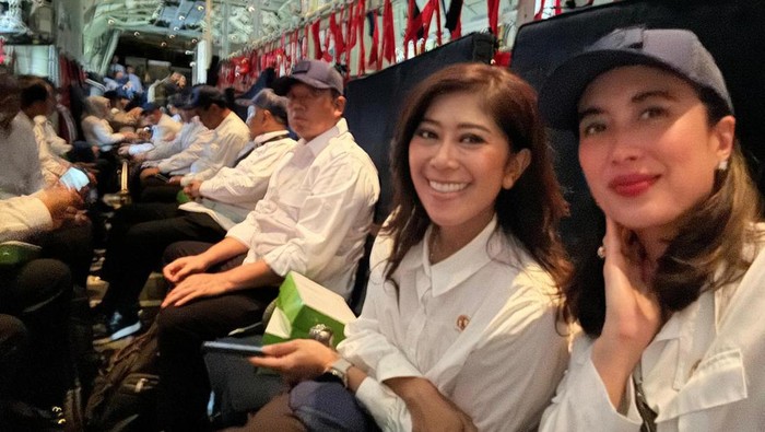 Jajaran Kabinet Merah Putih berangkat ke Akademi Militer, Magelang, untuk menjalani pembekalan dari Presiden Prabowo Subianto. Para menteri dan pejabat setingkat menteri naik pesawat C-130J Super Hercules A-1340.