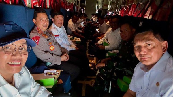 Kondisi di Dalam Super Hercules yang Ditumpangi Menteri ke Magelang