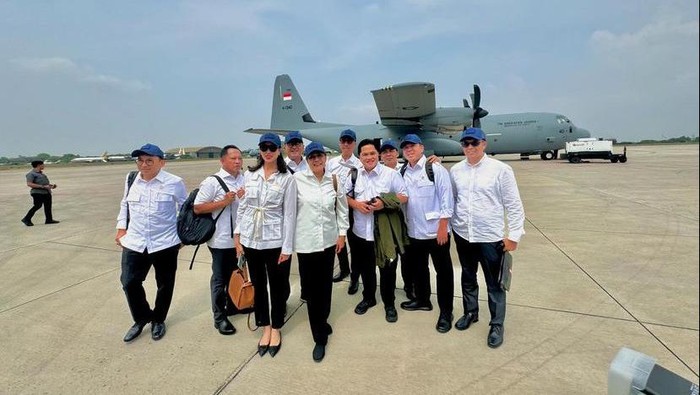Menteri Keuangan Sri Mulyani Indrawati ikut pembekalan bersama jajaran Menteri Kabinet Merah Putih di Magelang, Jawa Tengah. Mereka menggunakan pesawat C-130J Super Hercules A-1340 milik TNI Angkatan Udara.