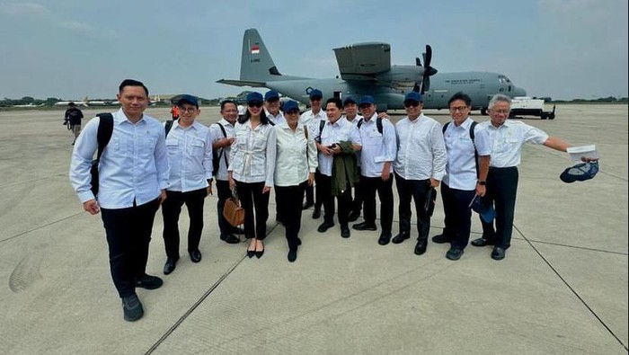 Menteri Keuangan Sri Mulyani Indrawati ikut pembekalan bersama jajaran Menteri Kabinet Merah Putih di Magelang, Jawa Tengah. Mereka menggunakan pesawat C-130J Super Hercules A-1340 milik TNI Angkatan Udara.