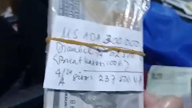 Momen Jaksa Sita Gepokan Duit di Kasus Suap Hakim Pembebas Ronald Tannur (Tangkapan layar video).