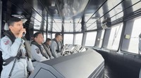 Berselang satu hari, Kapal China Coast Guard (CCG) 5402 kembali memasuki wilayah Yurisdiksi Indonesia, tepatnya di Laut Natuna Utara, pada Kamis (24/10/2024). Mendapat laporan keberadaan kapal CCG 5402, Direktur Operasi Laut Bakamla RI Laksma Bakamla Octavianus Budi Susanto, S.H., M.Si., M.Tr. Opsla., mengirim KN. Pulau Dana-323 untuk melaksanakan intercept.