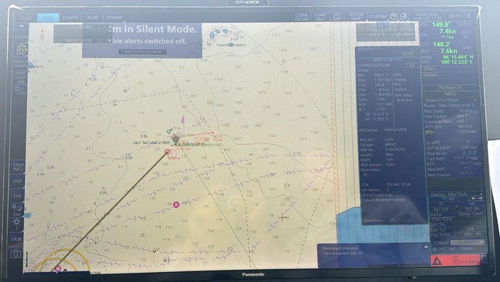 Momen KN Pulau Dana-323 Usir Kapal China di Laut Natuna Kapal China Coast Guard (CCG)) 5402 memasuki wilayah Indonesia di Laut Natuna Utara. Kapal tersebut berhasil diusir oleh KN Pulau Dana-323.