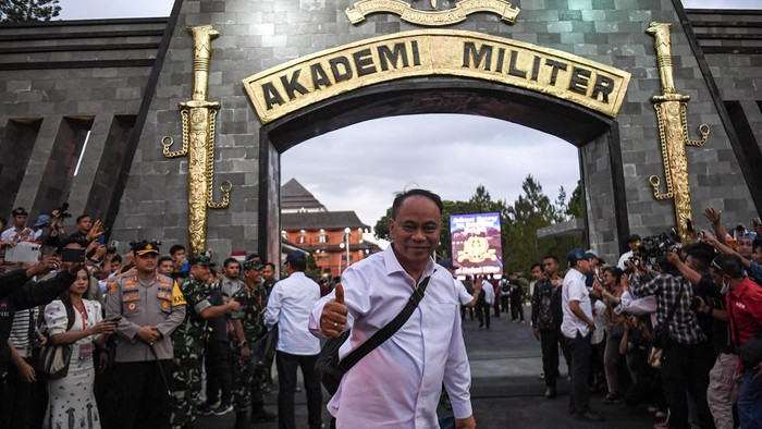 Jajaran menteri Kabinet Merah Putih akan menjalani pembekalan di Akmil Magelang, Jawa Tengah. Saat ini para menteri sudah tiba di Akmil Magelang.