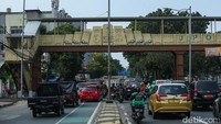 Jembatan Penyeberangan Orang (JPO) Cideng kini telah diperbaharui dengan menggunakan ornamen betawi.