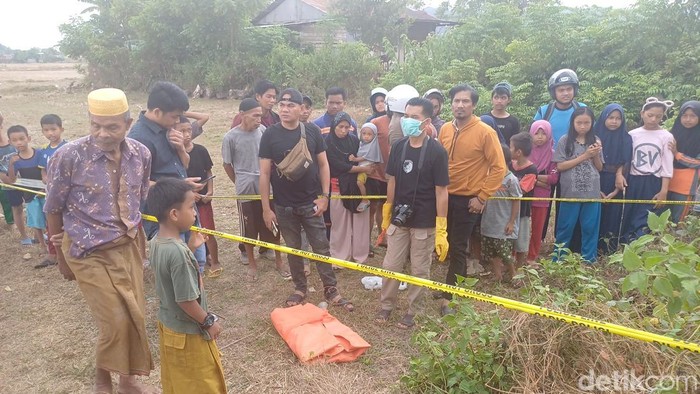 Warga di Kabupaten Pangkep, Sulawesi Selatan (Sulsel) digegerkan dengan penemuan jasad janin berusia 5 bulan.