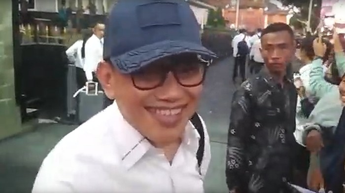 Para menteri Kabinet Merah Putih sudah tiba di Akmil Magelang. Menteri Perlindungan PMI, Abdul Kadir Karding, menceritakan kesannya saat tiba di lokasi retret.