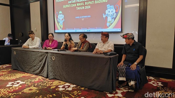 Para penelis pada debat pertama Pilbup Badung 2024.