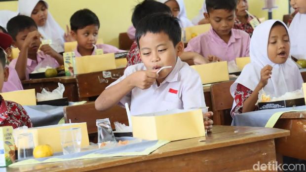 Pelajar Ciamis dapat makanan gratis bergizi