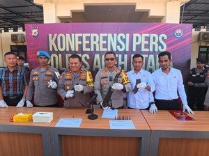 Warga Aceh Utara Serahkan 2 Senjata Api-10 Amunisi Sisa Konflik ke Polisi